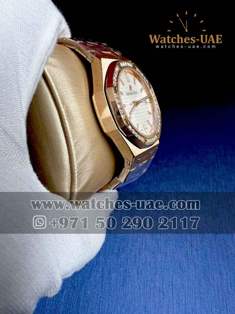 Audemars Piguet Royal oak 34 mm pink gold Ref: 77351OR.ZZ.1261OR.01 side view